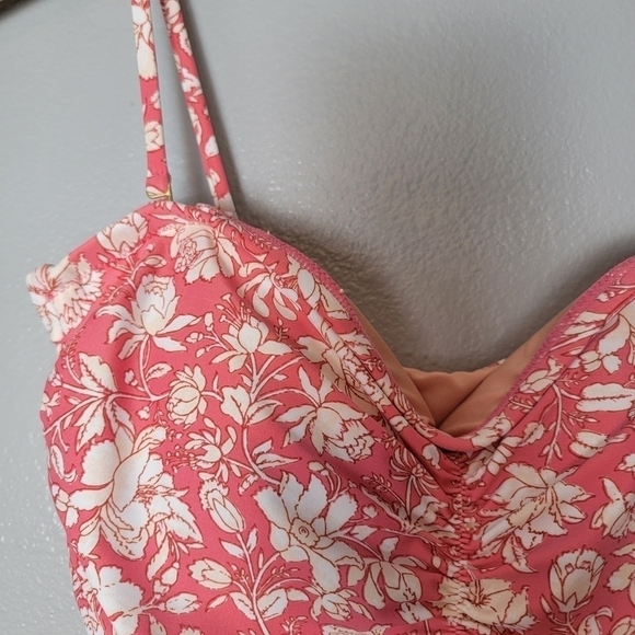 One piece rusched floral swim suit - Picture 3 of 10